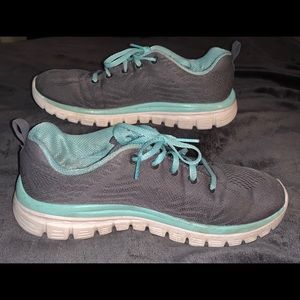 ⬇️Skechers Size 8. Gray & teal. Memory foam soles